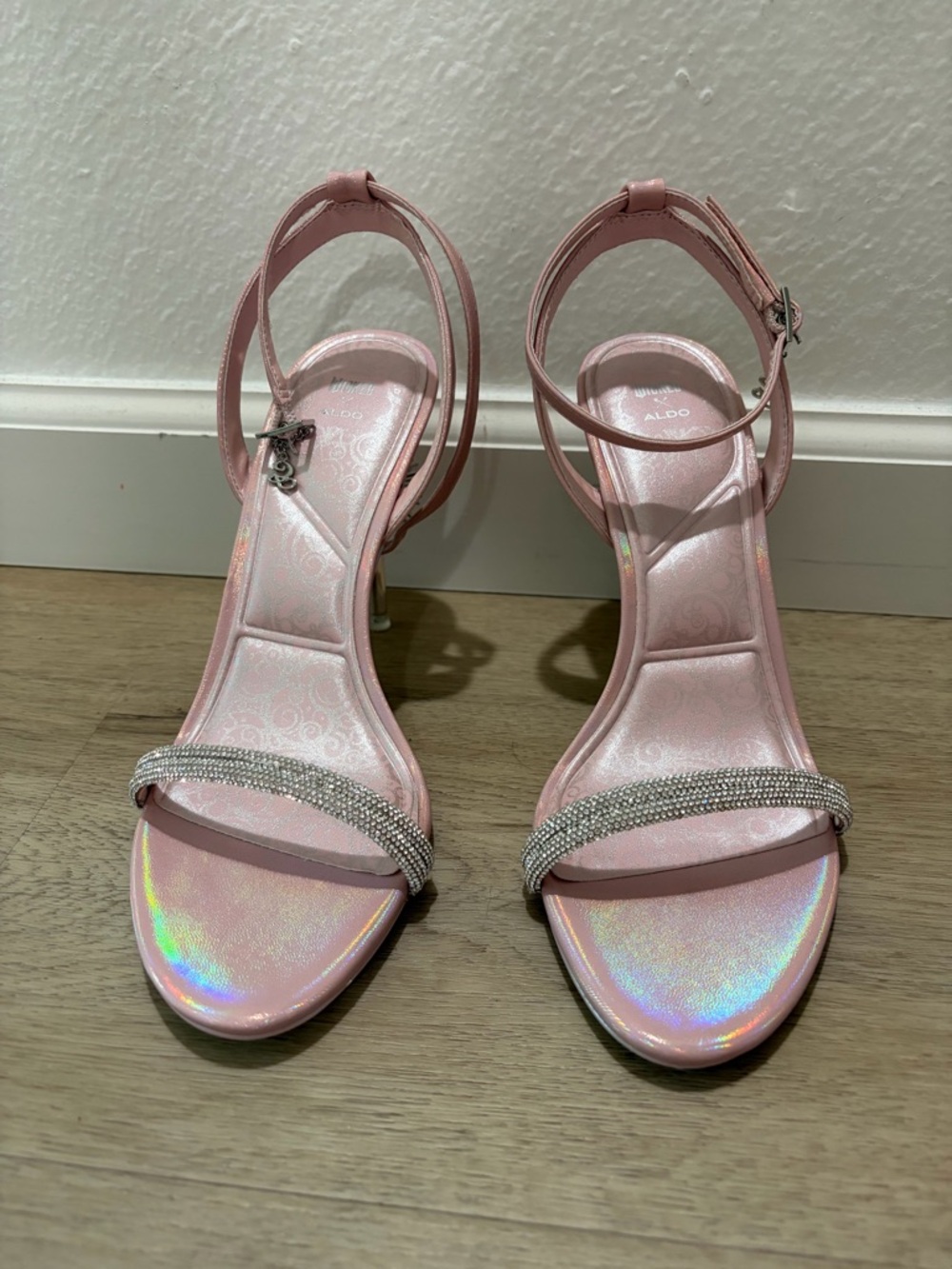๐ NWOT Wicked x ALDO Glinda pink magic sparkle heels - Picture 3 of 12